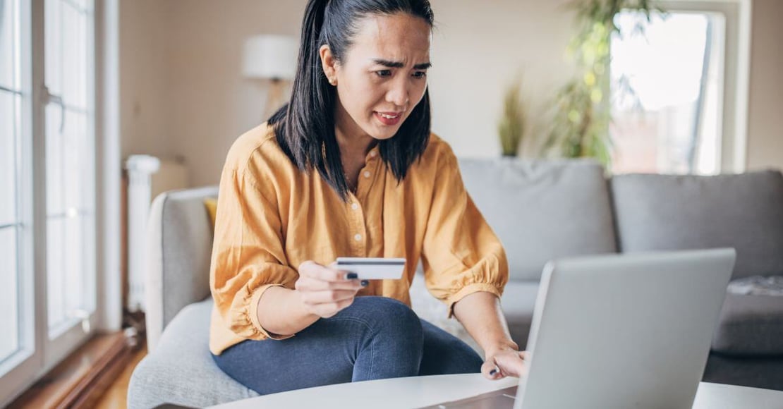 Women trying to use her credit card online